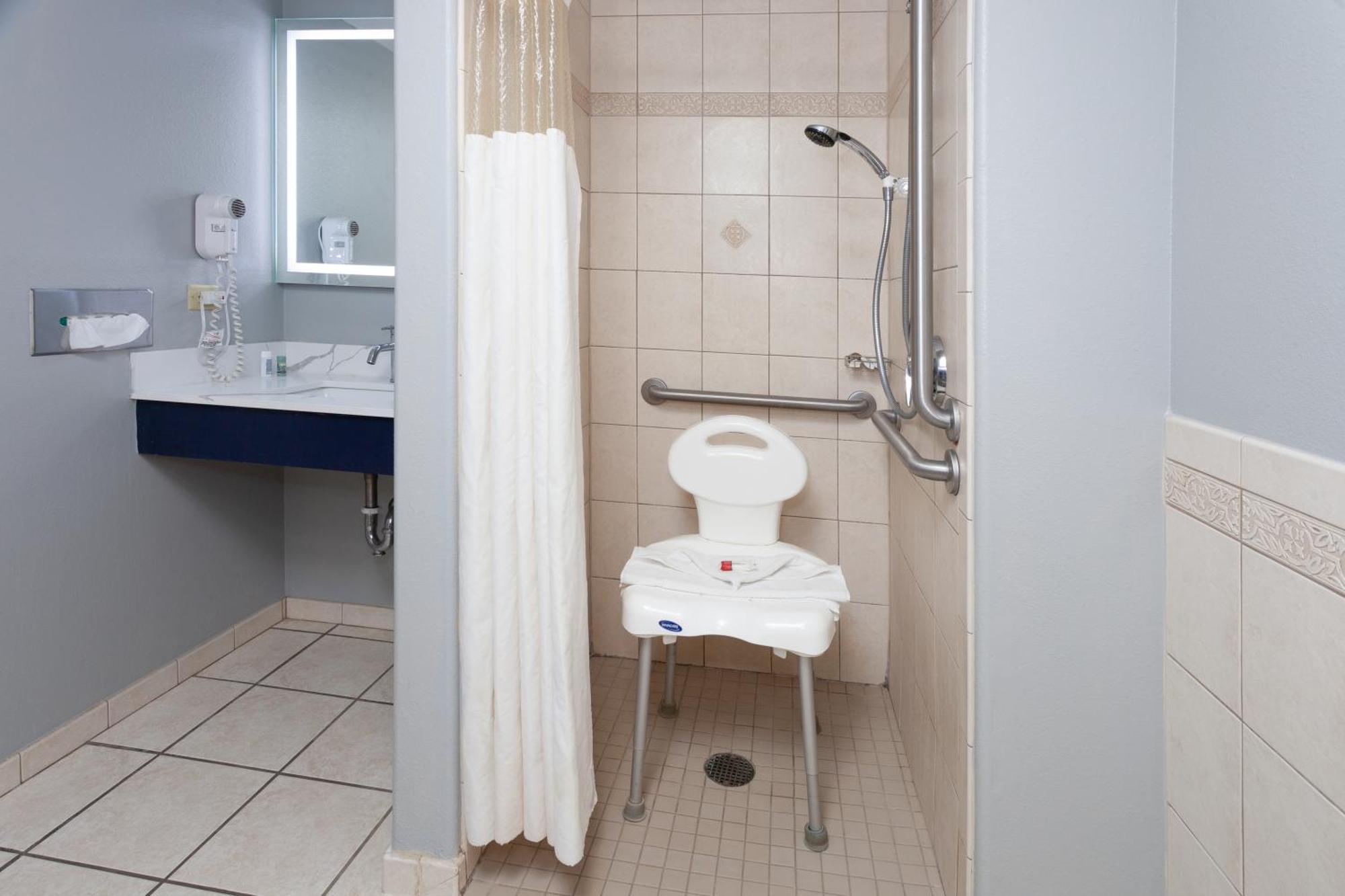 Hotel Americinn By Wyndham 3*