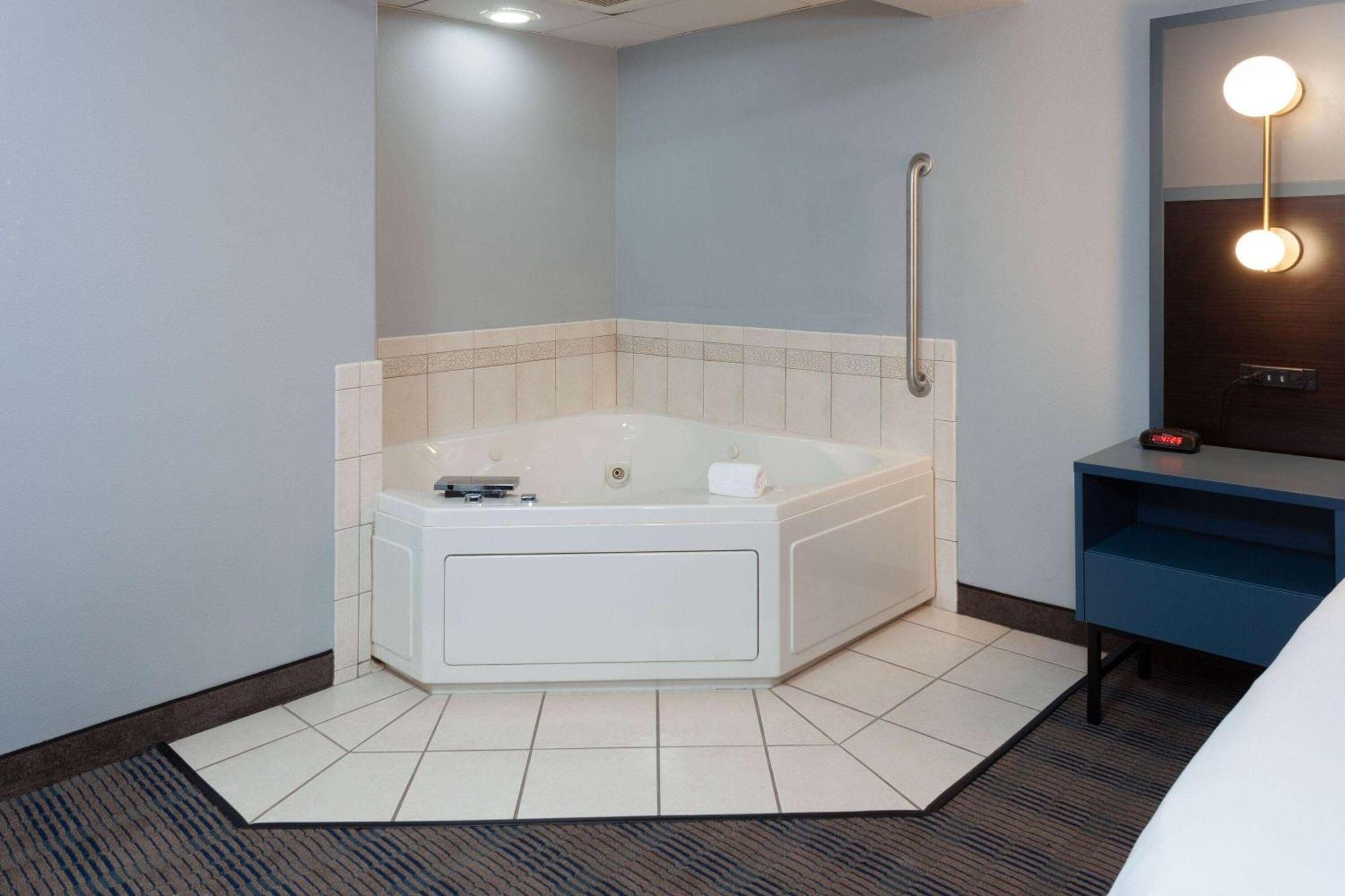 Americinn By Wyndham Hotel